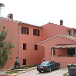 Apartments With A Parking Space Pula - 7664