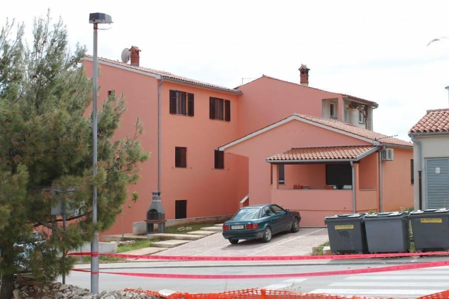 Apartment With A Parking Space - 7664 Pula